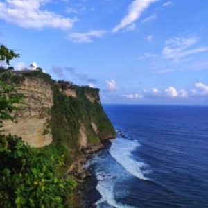 Bali sud, côte ouest : Kuta, Jimbaran et Uluwatu. Un juste milieu entre spiritualité des locaux et surtourisme 🫠.#bali #Indonesia